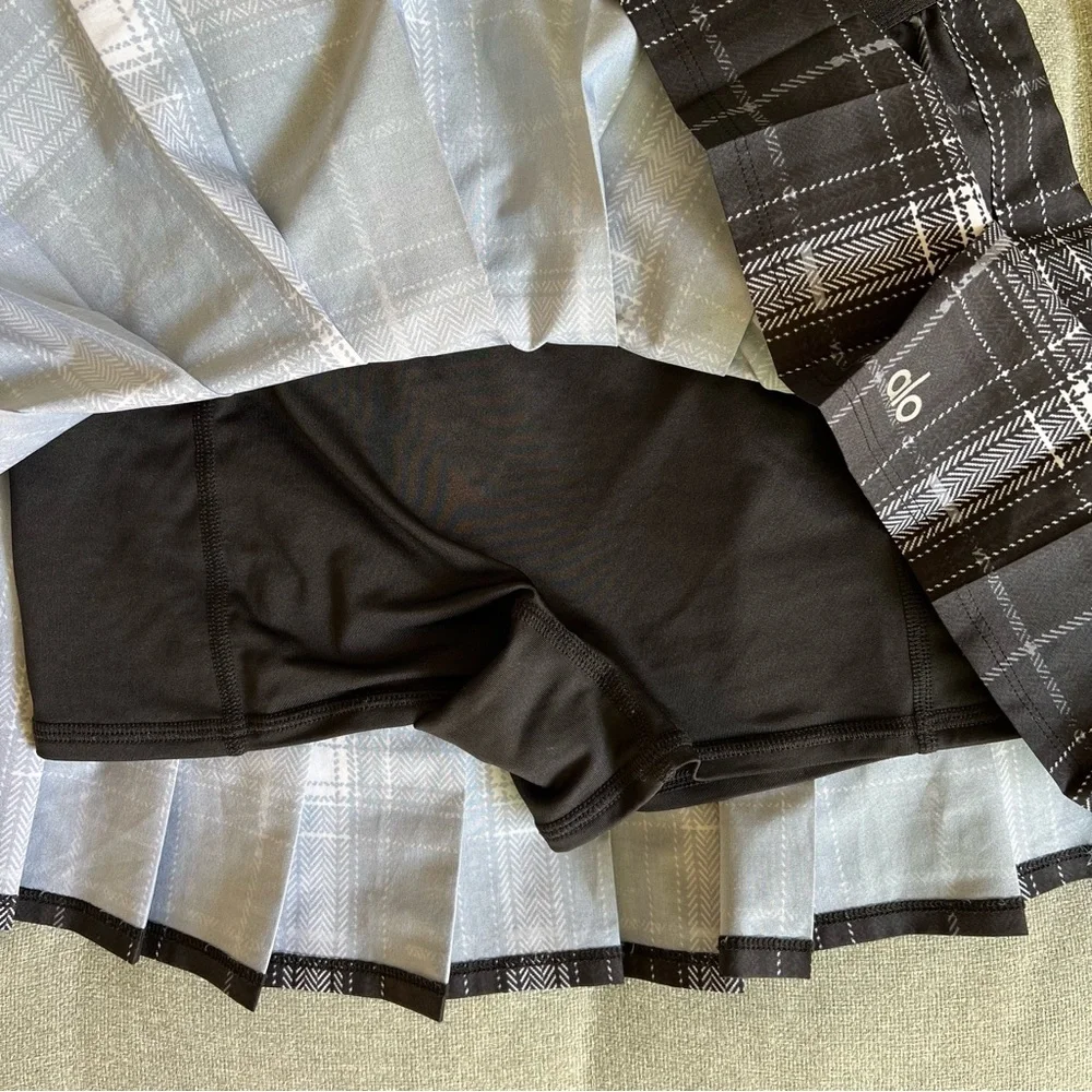 Alo Yoga Pleated Plaid tennis skits